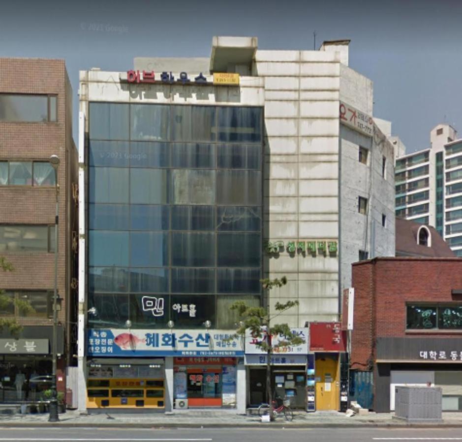 Hub House Livingtel Hostel Seoul Bagian luar foto