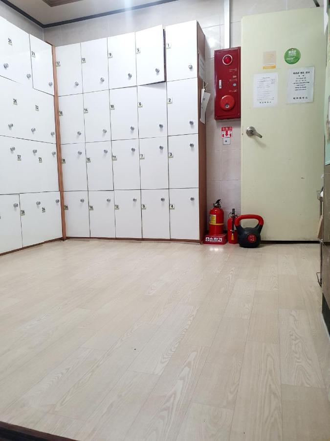 Hub House Livingtel Hostel Seoul Bagian luar foto