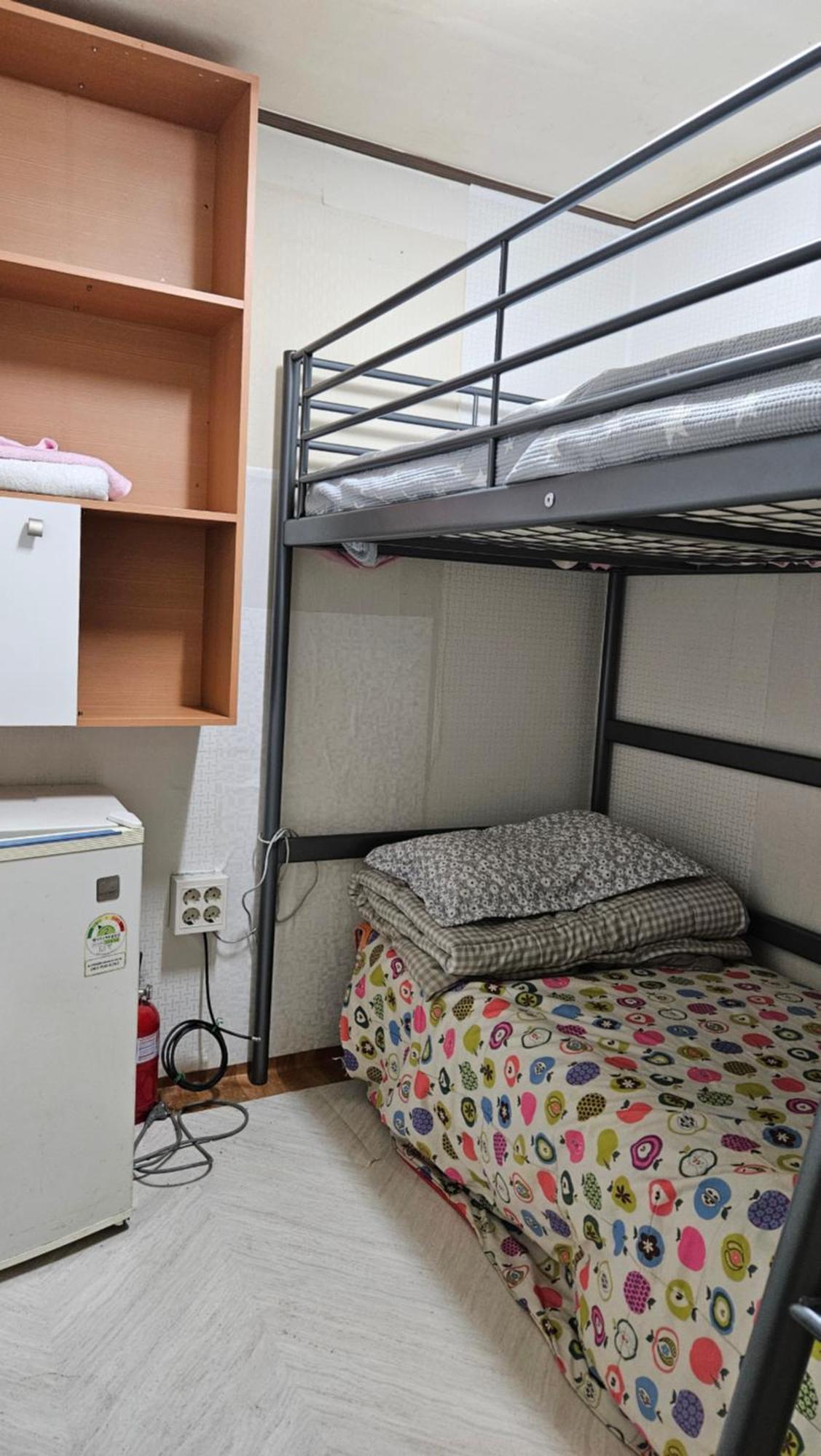 Hub House Livingtel Hostel Seoul Bagian luar foto